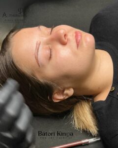 szálas szemöldök tetoválás